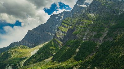 インド北部の雄大な自然の中に広がる世界遺産「大ヒマラヤ国立公園（Great Himalayan National Park）」