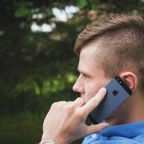 オノマトペ【ネチネチ】の英語。Persistently annoying/Stickyを紹介