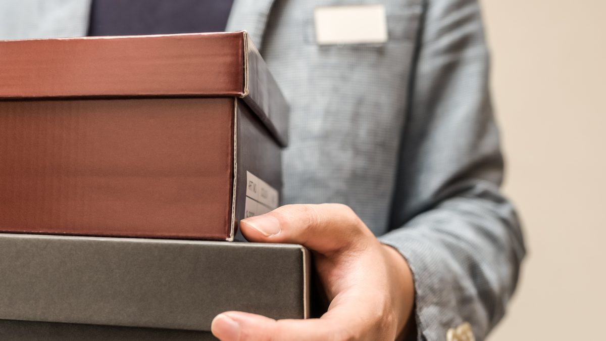 紳士靴売り場店員｜革靴の特徴からメンテナンスの案内まで！お役立ち英単語とロールプレイング