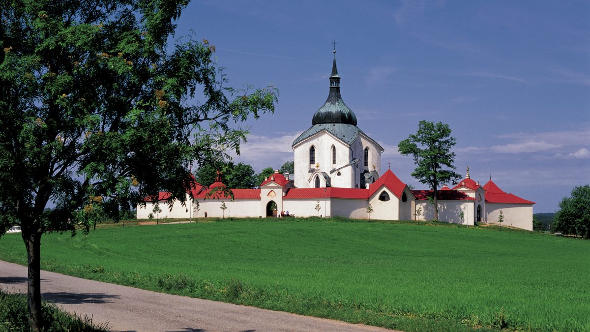 チェコの世界遺産「ゼレナー・ホラの聖ヤン・ネポムツキー巡礼教会」：星形の教会を英語で紹介