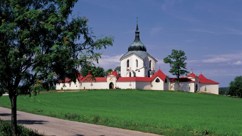 チェコの世界遺産「ゼレナー・ホラの聖ヤン・ネポムツキー巡礼教会」：星形の教会を英語で紹介