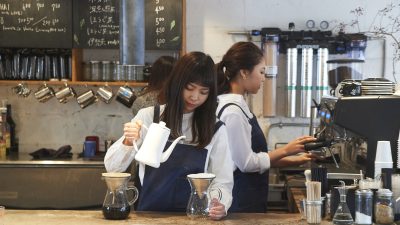 日本のコーヒースタンド店員を英語で解説！特徴や役割、必要なスキルも紹介！