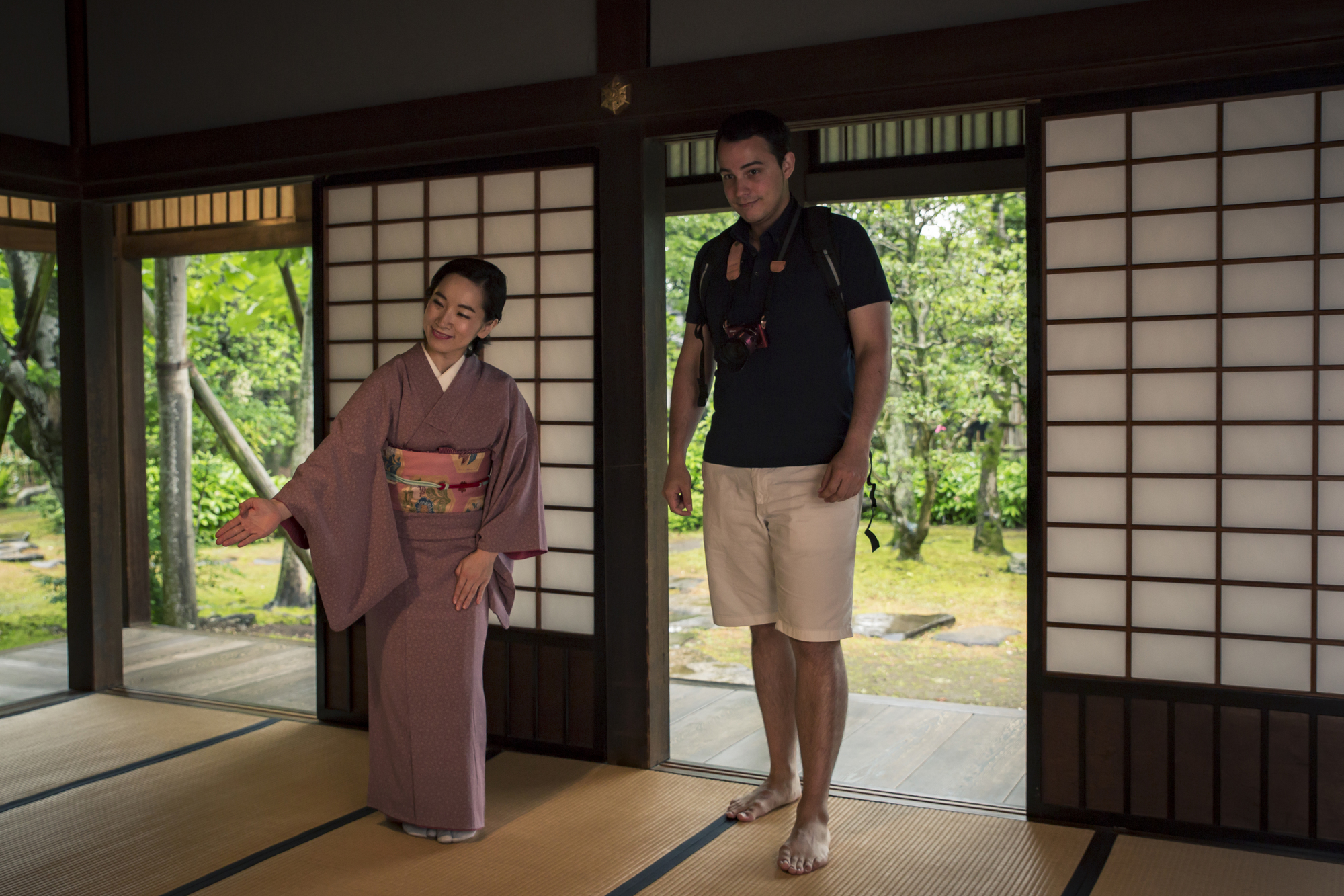 日本の旅館スタッフの仕事を英語で伝える！仲居・フロント・温泉案内の仕事内容を英語で解説