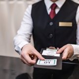 漫画喫茶（ネットカフェ）店員の仕事を英語で説明！業務内容や日本の漫画喫茶文化をわかりやすく紹介