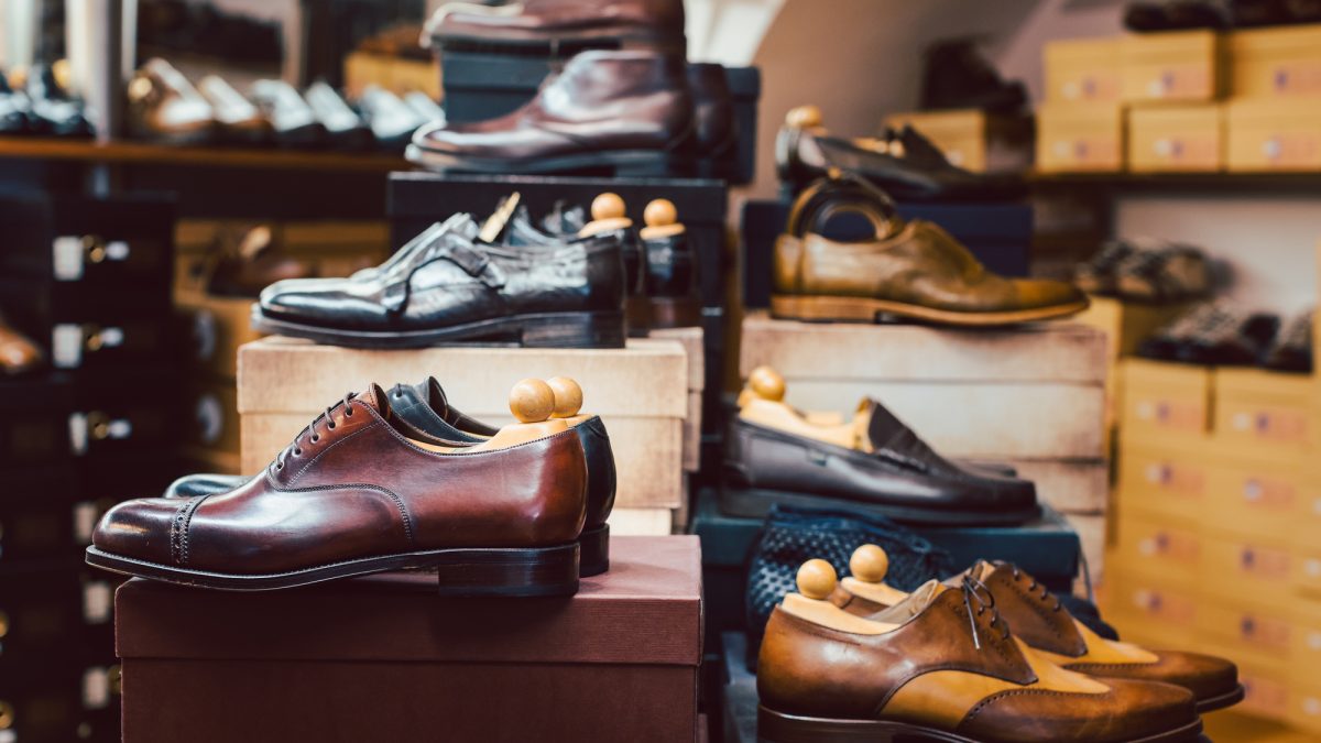 紳士靴売り場店員の仕事を英語で説明！業務内容や日本の革靴文化をわかりやすく紹介