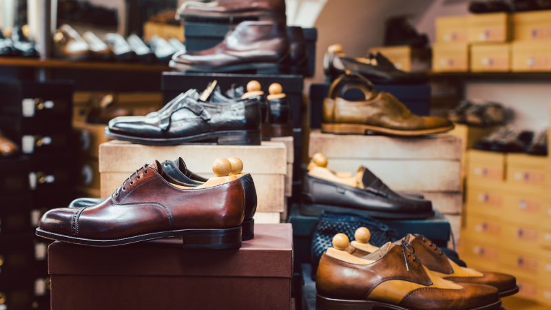 紳士靴売り場店員の仕事を英語で説明！業務内容や日本の革靴文化をわかりやすく紹介