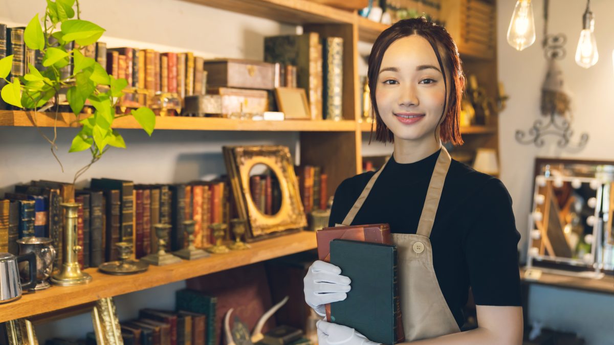 古本屋店員の仕事を英語で説明！業務内容や日本の古書文化をわかりやすく紹介