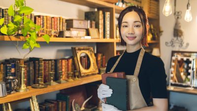古本屋店員の仕事を英語で説明！業務内容や日本の古書文化をわかりやすく紹介