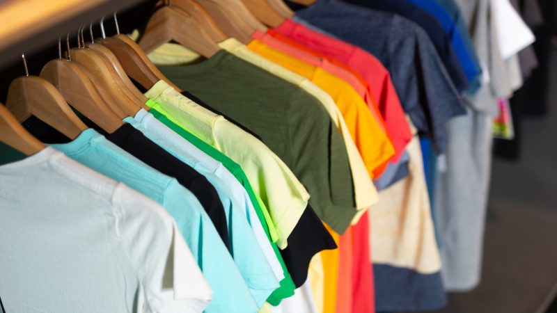 大きいサイズ・小さいサイズ売り場店員の仕事を英語で説明！業務内容や日本のサイズ展開文化をわかりやすく紹介