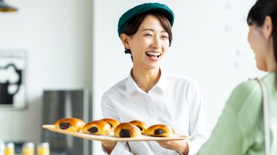 パン屋店員｜焼きたてパンの説明からテイクアウト対応まで！お役立ち英単語とロールプレイング