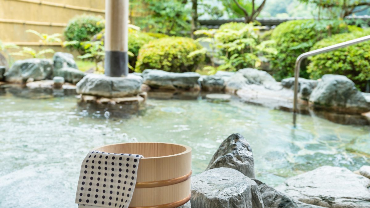 日本の温泉旅館スタッフを英語で説明｜世界が注目する“おもてなし”力を英語で伝えよう