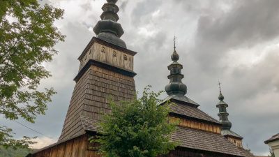 「ポーランドとウクライナのカルパティア地方の木造教会群」とは？国境を越えた世界遺産を英語で歩く