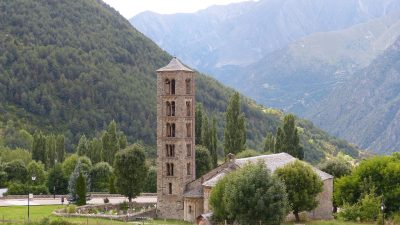 スペインの世界遺産「バル・デ・ボイのカタルーニャ風ロマネスク聖堂群」とは？中世の風景を英語で巡る