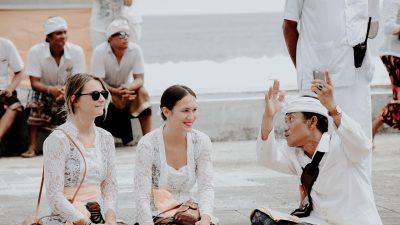 オノマトペ【ベラベラ】の英語とは？Talking nonstopの使い方を例文で紹介