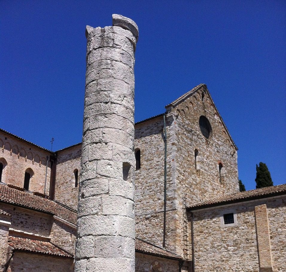 アクイレイアの遺跡地域と総主教聖堂バシリカとは？