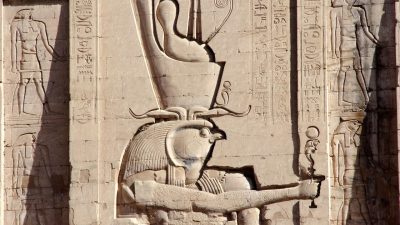 ホルスってどんな神話の存在？古代エジプトの神を英語で説明できるようになろう！