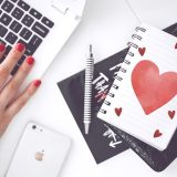 「熱愛報道」って英語で何て言うの？例文で解説します！