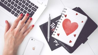 「熱愛報道」って英語で何て言うの？例文で解説します！