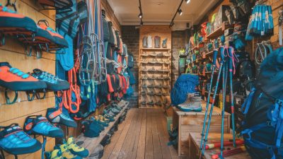 登山靴・トレッキングシューズ売り場店員｜お役立ち英単語とロールプレイング