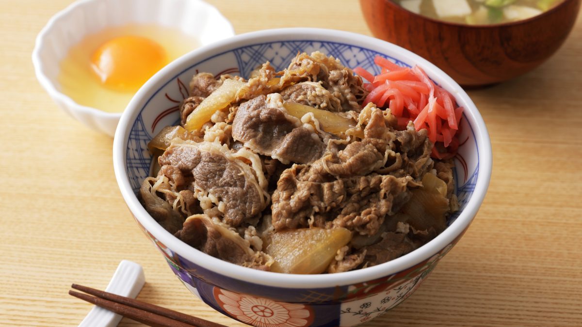 牛丼屋店員の仕事を英語で説明！業務内容や日本の牛丼文化をわかりやすく紹介
