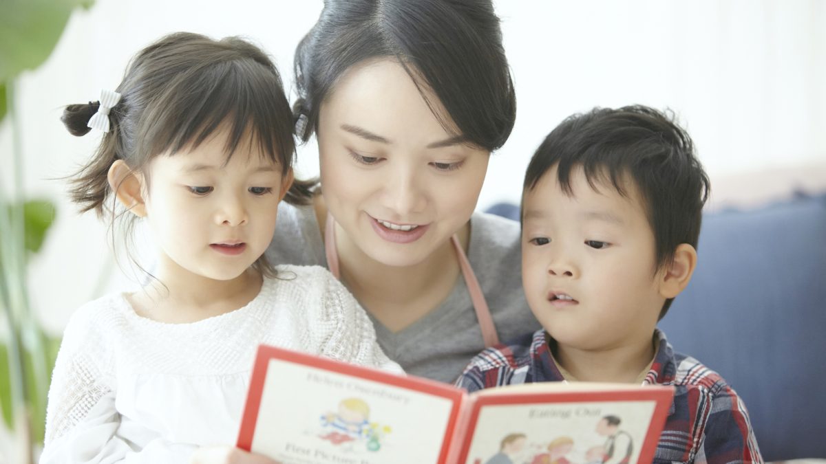 AI時代の”読み聞かせ”革命：英語絵本はAIとどう付き合う？バイリンガル保育園での実証も紹介