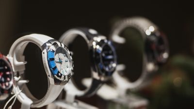 腕時計売り場店員｜ブランド説明から機能案内まで！お役立ち英単語とロールプレイング