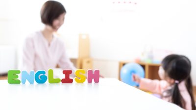 日本語も英語も育てたい！バイリンガル保育士が実践する”言葉のバランス”成功例と失敗例も紹介