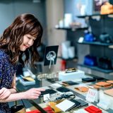 財布・革小物売り場店員｜素材や機能説明からギフト提案まで！お役立ち英単語とロールプレイング