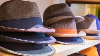 帽子専門店店員の仕事を英語で説明！業務内容や日本の帽子文化をわかりやすく紹介