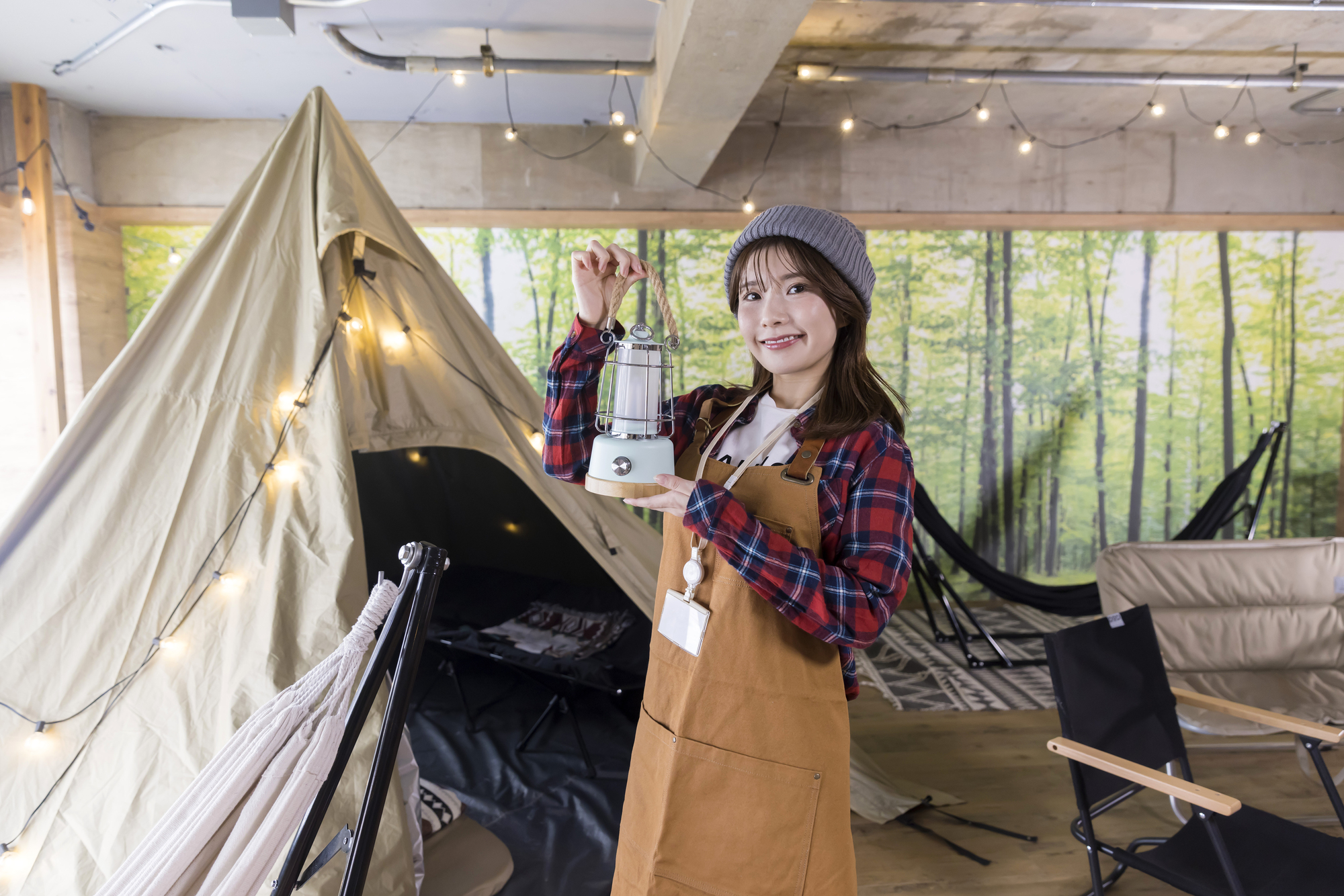 キャンプ用品売り場店員｜テント説明からアウトドアギア提案まで！お