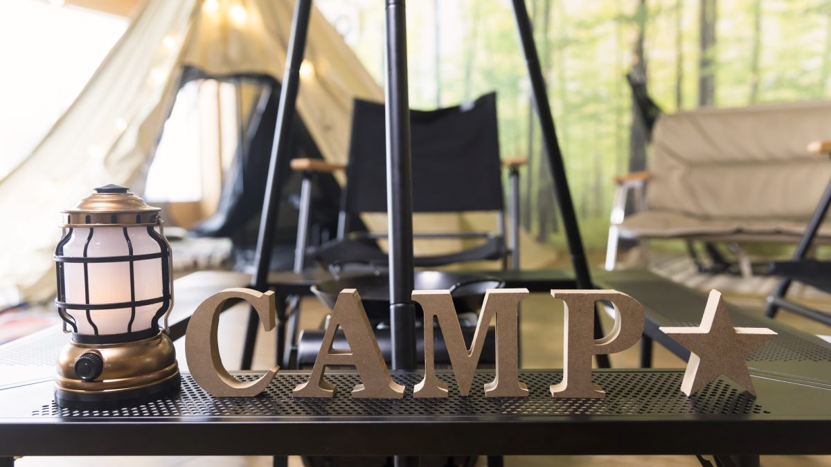 キャンプ用品売り場店員の仕事を英語で説明！業務内容や日本のアウトドア文化をわかりやすく紹介