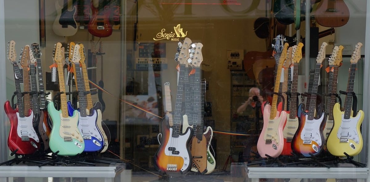 楽器専門店店員の仕事を英語で説明！業務内容や日本の楽器文化をわかりやすく紹介