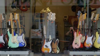 楽器専門店店員の仕事を英語で説明！業務内容や日本の楽器文化をわかりやすく紹介