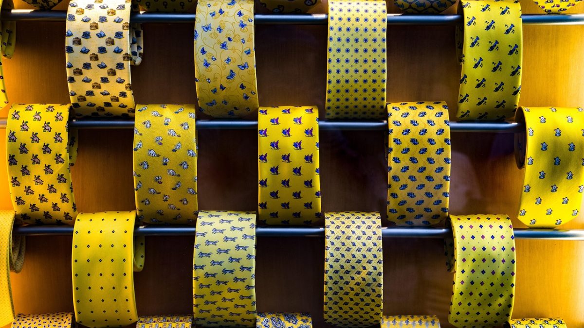 ネクタイ売り場店員｜柄や素材の説明からギフト対応まで！お役立ち英単語とロールプレイング