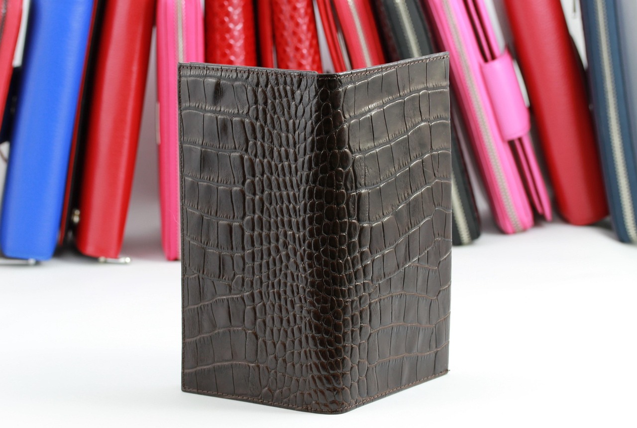 財布・革小物売り場店員｜素材や機能説明からギフト提案まで！お役立ち英単語とロールプレイング