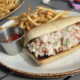 「ロブスターロール」って？どこで食べられる？どのように食べるのが美味しい？