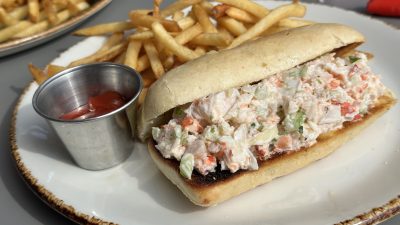 「ロブスターロール」って？どこで食べられる？どのように食べるのが美味しい？