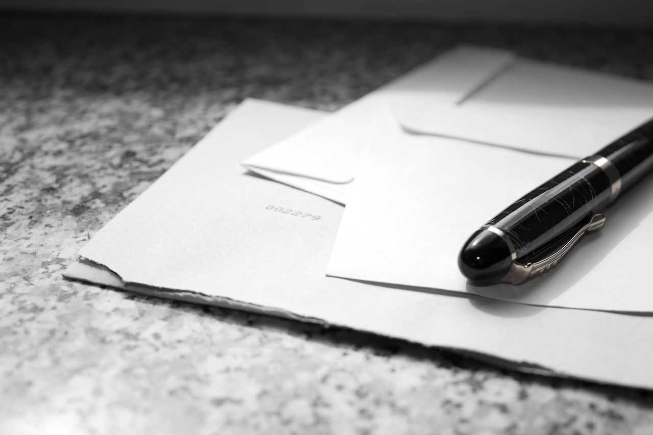 「～より」を英語の手紙で書くには