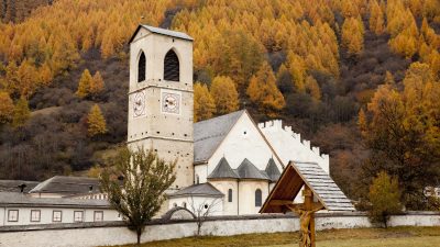 スイスの世界遺産「ミュスタイアの聖ヨハネ修道院」を英語でめぐる