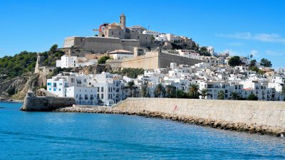 スペインの世界遺産「イビサ、生物多様性と文化」を英語で。古代遺跡・美しい海・クラブの聖地を巡る！