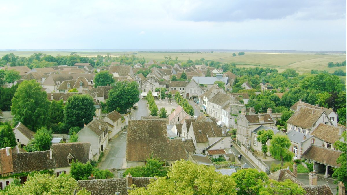 フランス世界遺産「中世市場都市プロヴァン」を英語で歩く。歴史とバラの街をめぐる！
