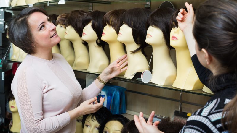 ウィッグ売り場店員｜カラーやスタイルの提案からお手入れ方法まで！お役立ち英単語とロールプレイング