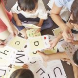 言語発達の専門家も注目！2~4歳での英語とのふれあい方：保育現場からのリアルな声