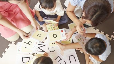 言語発達の専門家も注目！2~4歳での英語とのふれあい方：保育現場からのリアルな声