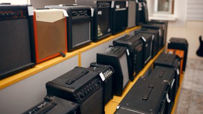 オーディオ機器売り場店員の仕事を英語で説明！業務内容や日本のオーディオ文化をわかりやすく紹介