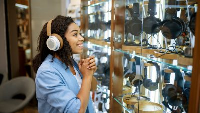 オーディオ機器売り場店員｜音楽を楽しむ機材を紹介！お役立ち英単語とロールプレイング