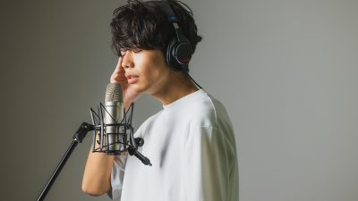 「ハスキーボイス」を英語で何て言う？イケボなど「声」にまつわる表現を徹底解説！