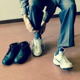 オノマトペ【キツキツ】の英語。2つの表現Tightly packed/Snug fitを紹介