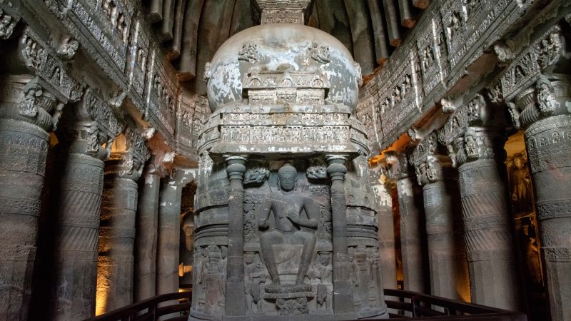 インドの世界遺産「アジャンター石窟群」とは？古代の祈りが息づく芸術を英語で巡る