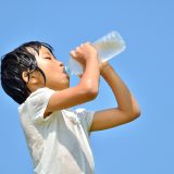 オノマトペ【ゴクゴク】の英語とは？”Gulp gulp”の使い方を例文とともに紹介